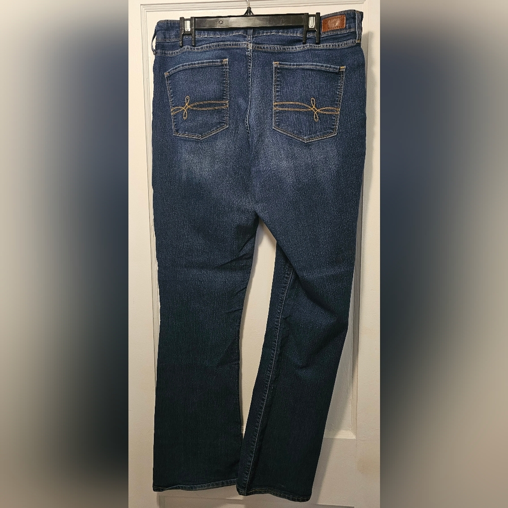 Levi's - Picture 2 of 5